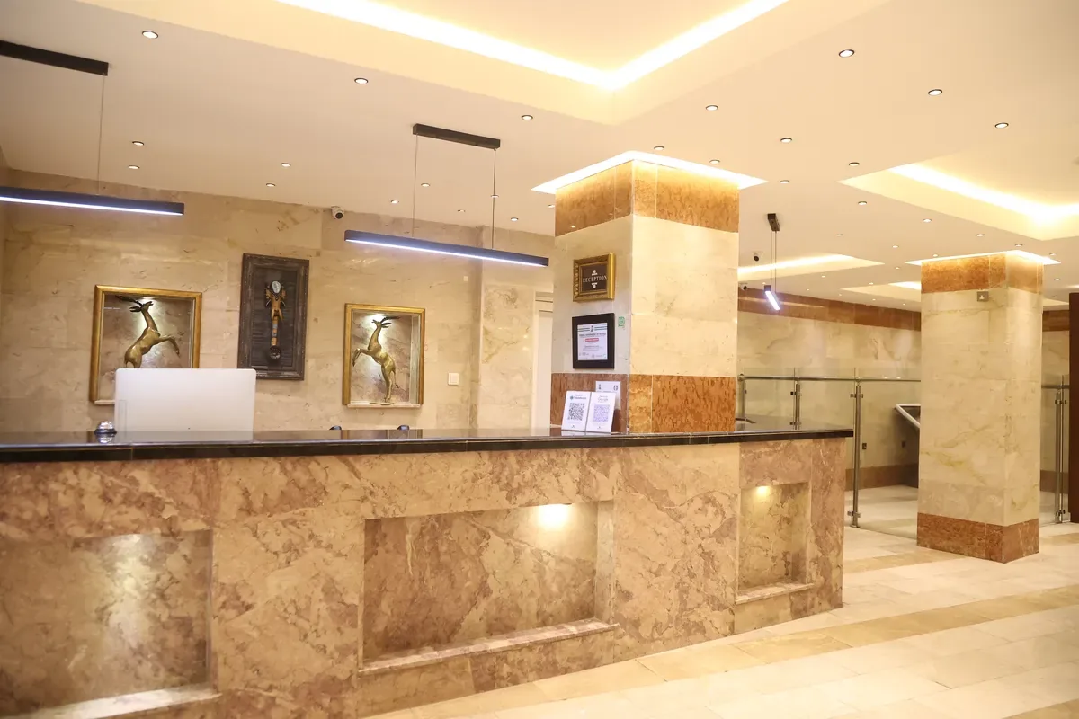 Bolton White Hotel — hotel photograph